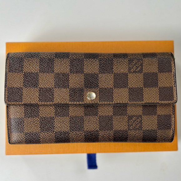 Louis Vuitton Handbags - Louis Vuitton Damier Sarah Wallet
